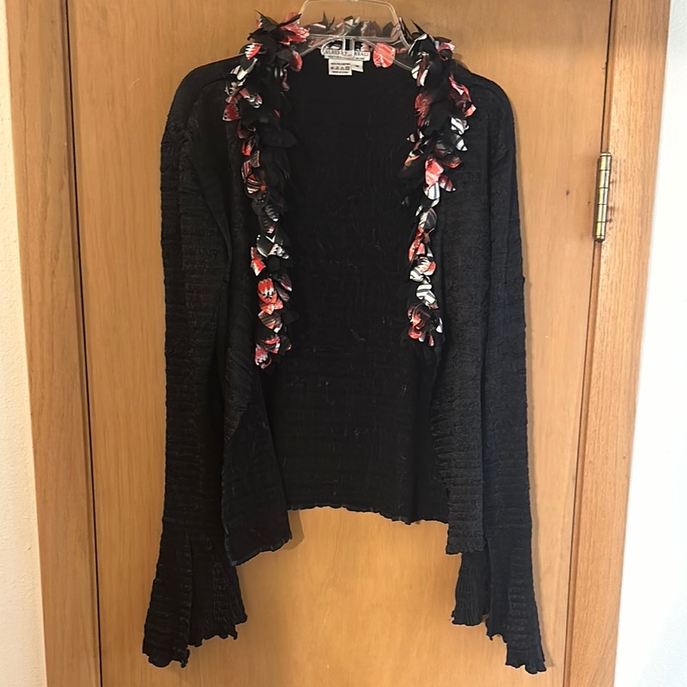 Alberto Makali Women’s Ruffle Lightweight Cardigan Black Pink Size Medium